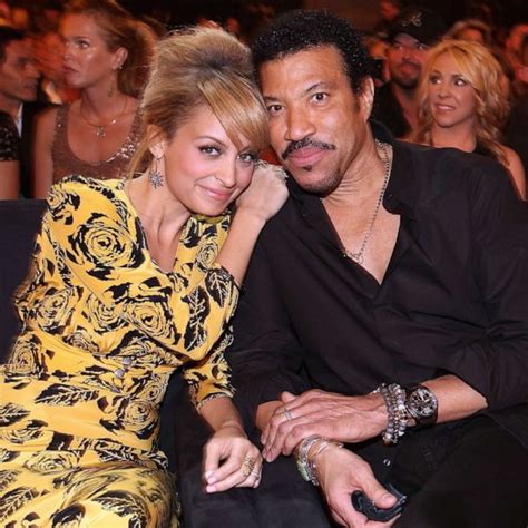 does lionel richie have a biological child|Lionel Richies Children: His Kids Ages, Mothers,。